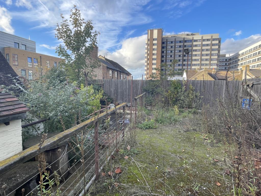 Lot: 127 - PROMINENT PUBLIC HOUSE WITH POTENTIAL CLOSE TO TOWN CENTRE - view of rear garden at town centre